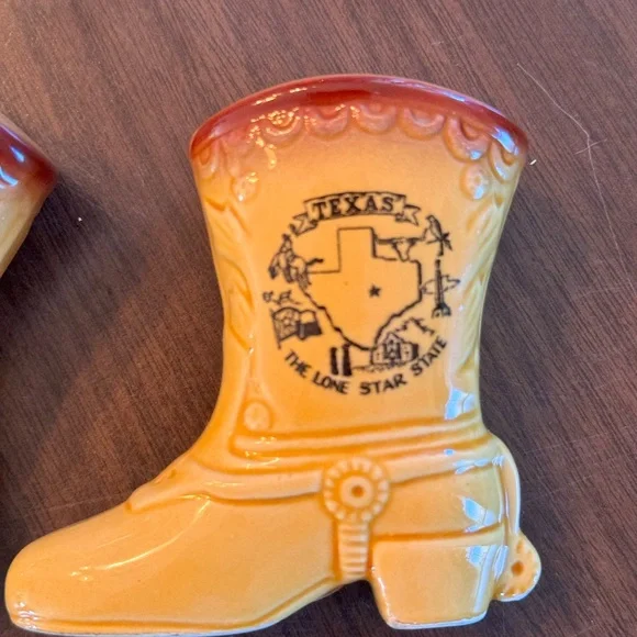 Vintage cowboy boot salt and pepper shakers - Picture 3 of 6